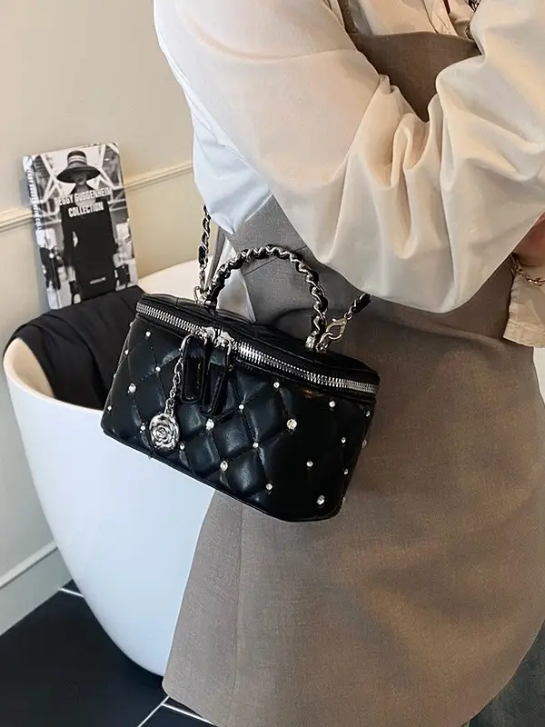 Trendy Quilted Chain Shoulder Bag for Women - Image 8
