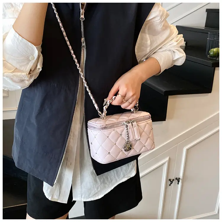 Trendy Quilted Chain Shoulder Bag for Women — feature 11