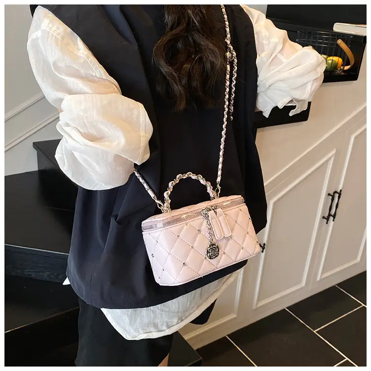 Trendy Quilted Chain Shoulder Bag for Women — feature 12