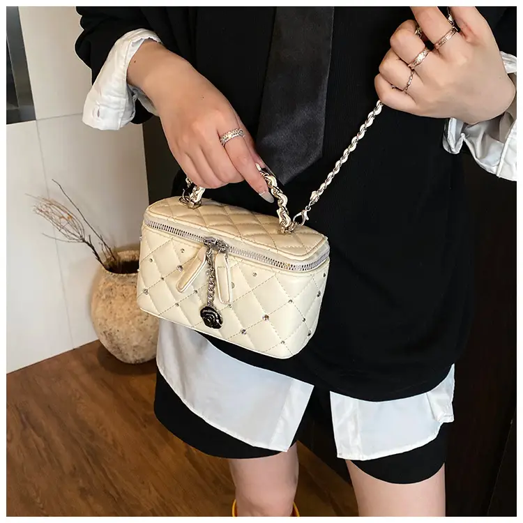 Trendy Quilted Chain Shoulder Bag for Women — feature 16