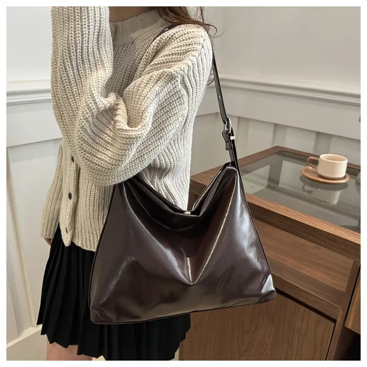 Maroon Leather Crossbody Bag for Women Large Capacity — feature 19
