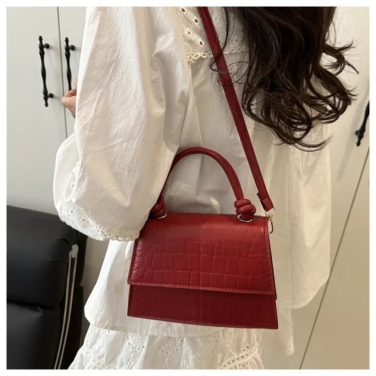 Black Quilted Shoulder Bag for Women 2025 — feature 21