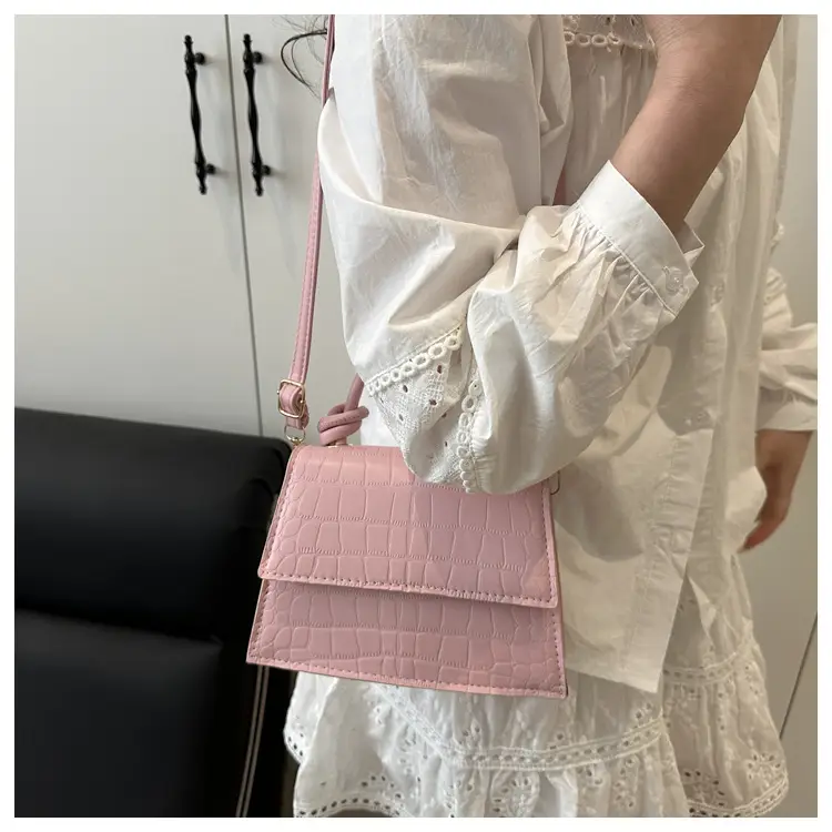 Black Quilted Shoulder Bag for Women 2025 — feature 23