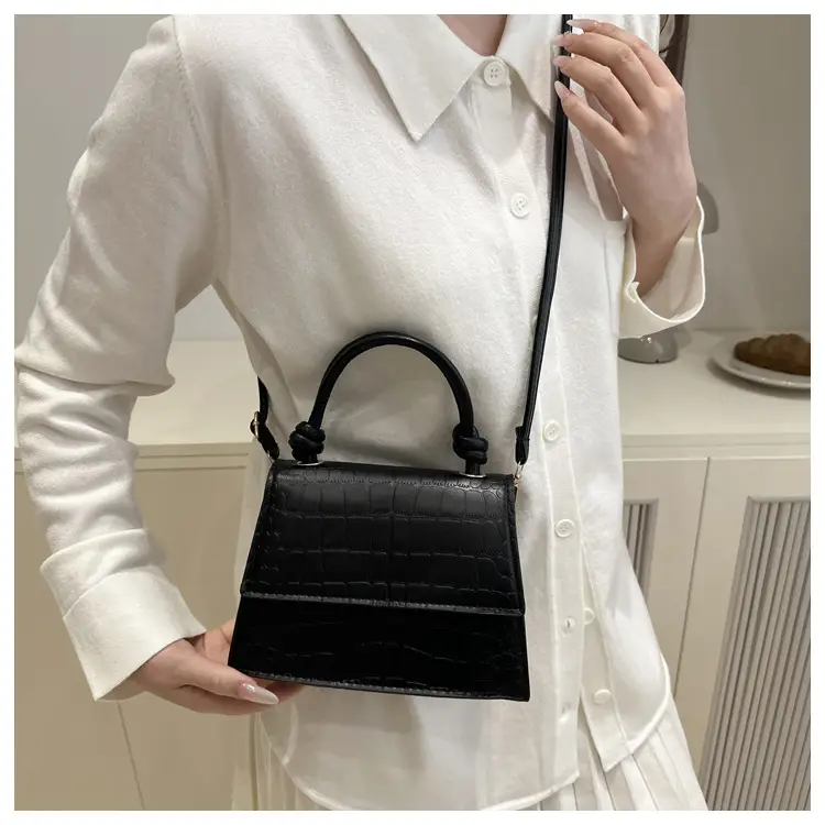 Black Quilted Shoulder Bag for Women 2025 — feature 30