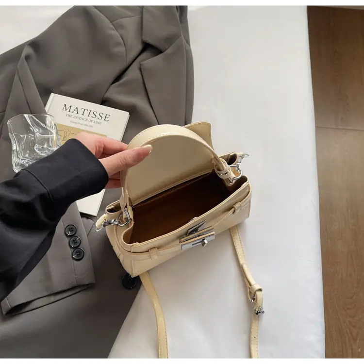 Women's Square Handbag with Pearl Decor 2025 — feature 9