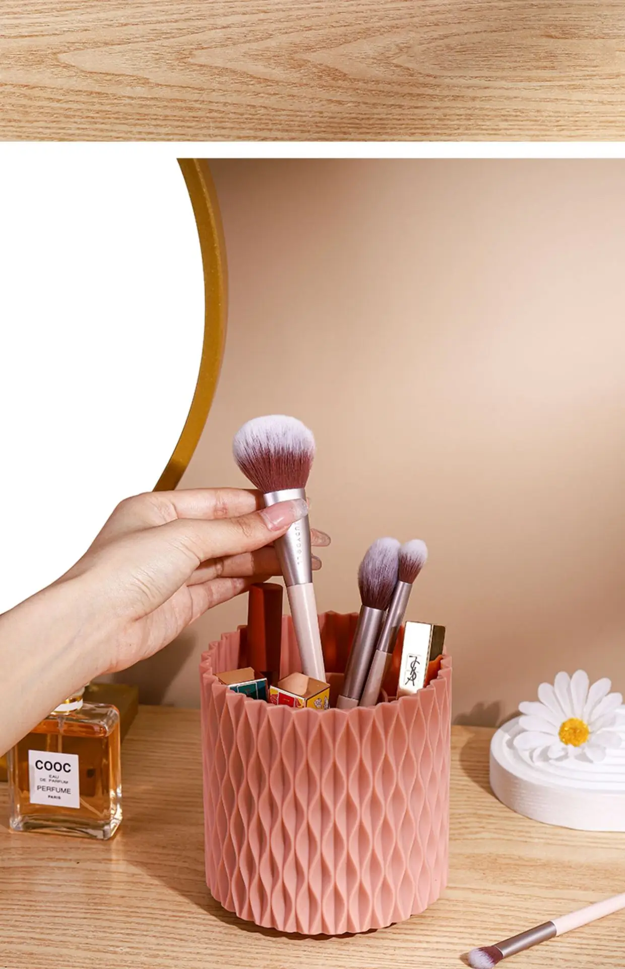 White Rotating Makeup Brush Storage Tube — feature 22