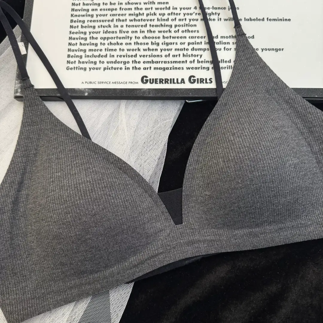 Fengzhixin Original French Deep V Triangle Cup Intimates Without Rims Beautiful Back Seamless Push-Up Summer Thin Bra — feature 6