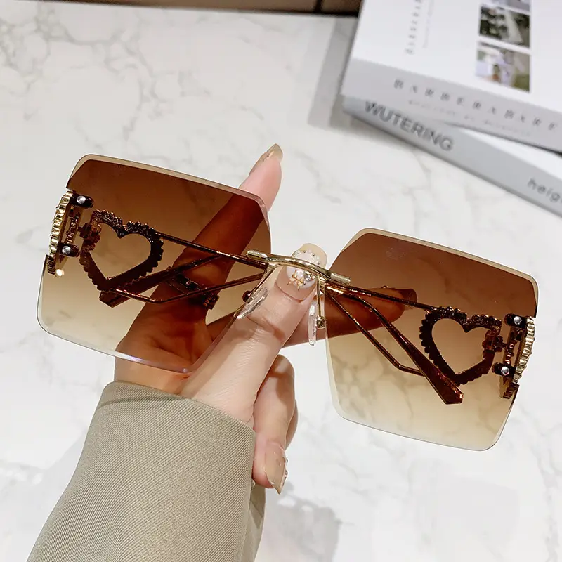 Heart Personalized Sunglasses Anti-UV Big Face Cut - Image 4