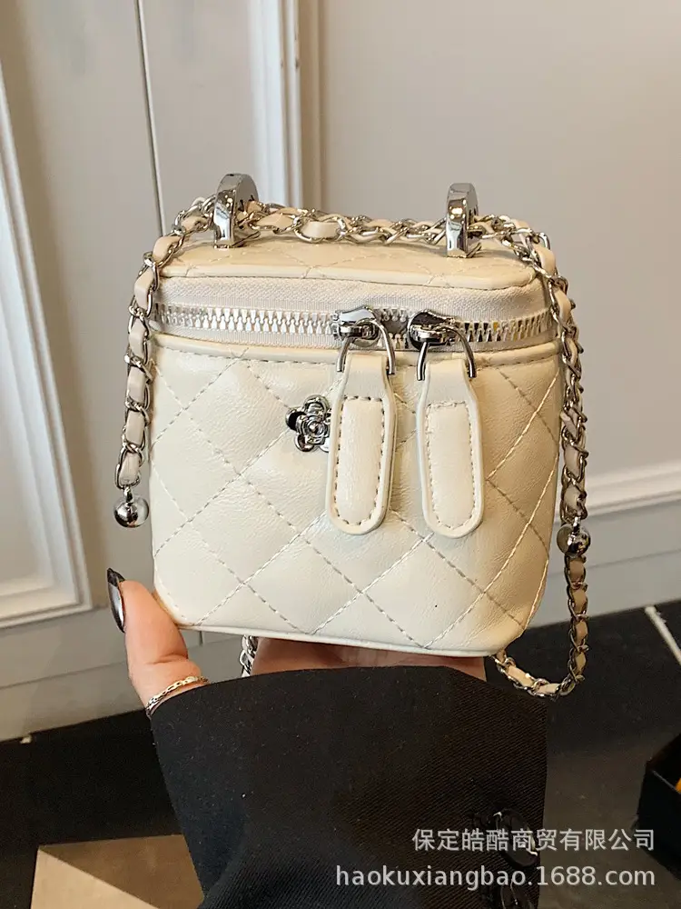 Diamond Chain Crossbody Bag Women Spring Summer 2025 - Image 2