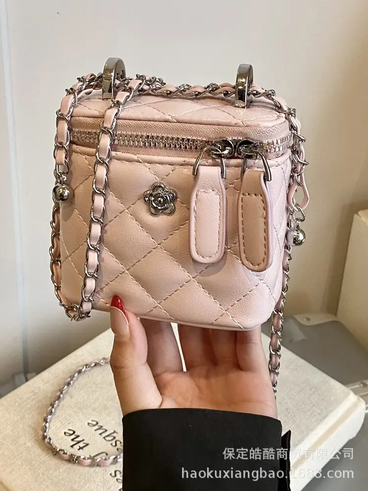 Diamond Chain Crossbody Bag Women Spring Summer 2025 - Image 4