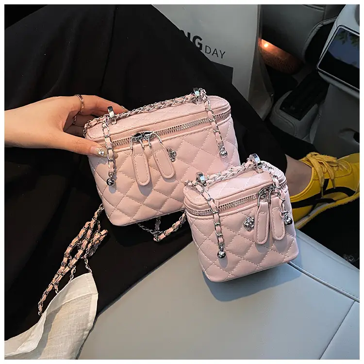 Diamond Chain Crossbody Bag Women Spring Summer 2025 — feature 13