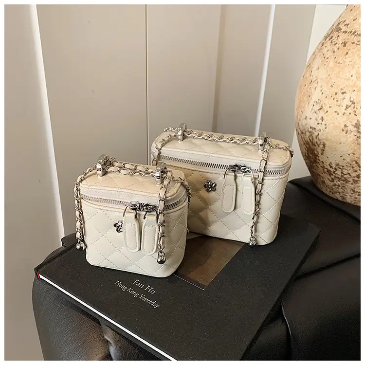 Diamond Chain Crossbody Bag Women Spring Summer 2025 — feature 14