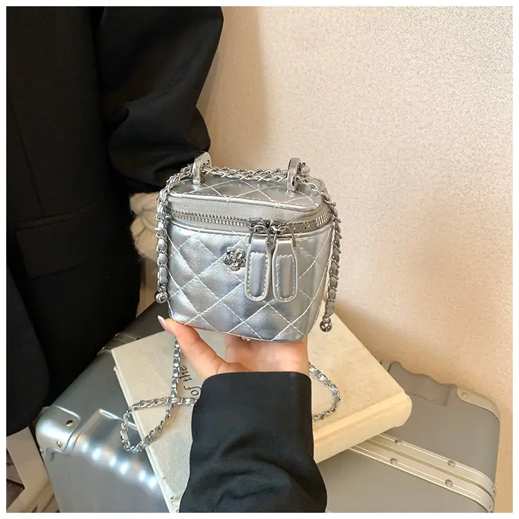 Diamond Chain Crossbody Bag Women Spring Summer 2025 — feature 18