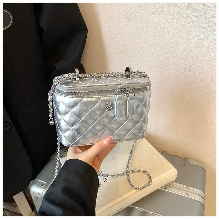 Diamond Chain Crossbody Bag Women Spring Summer 2025 — feature 19