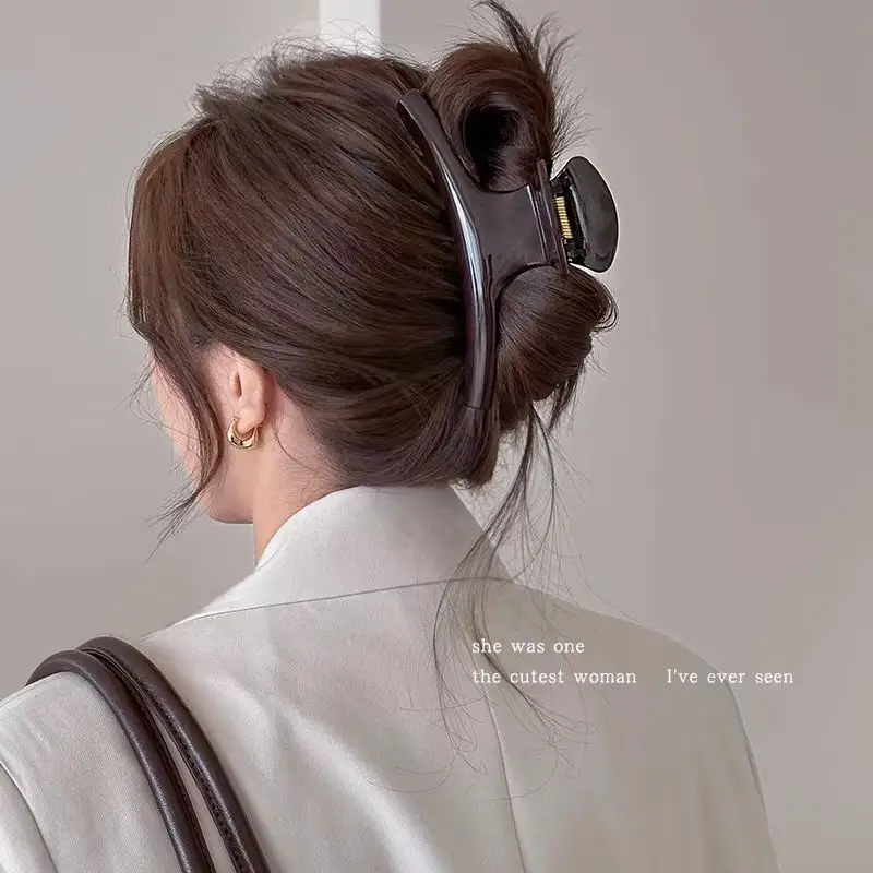 French-Style Oversized Curved Hair Clip for Women — feature 2