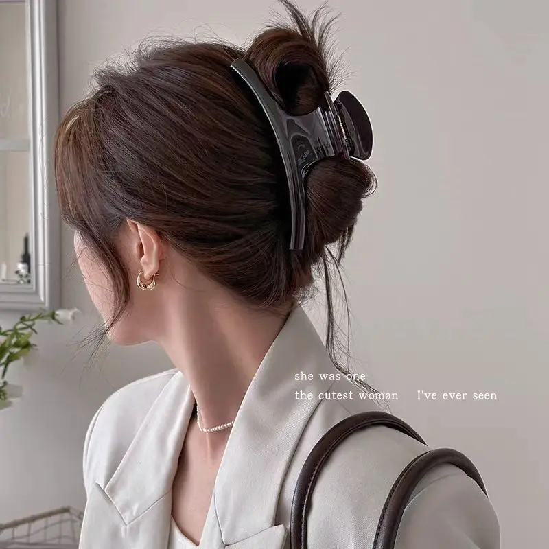 French-Style Oversized Curved Hair Clip for Women — feature 4