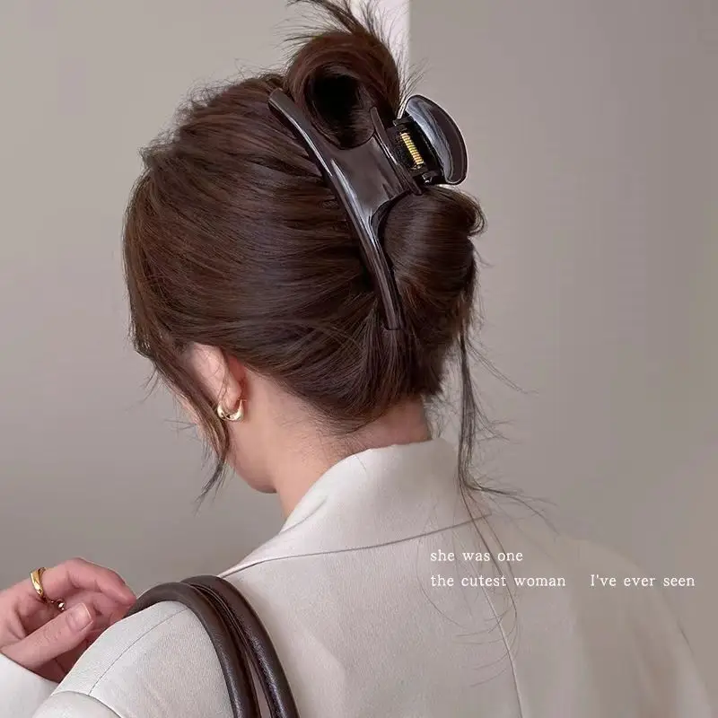 French-Style Oversized Curved Hair Clip for Women — feature 5
