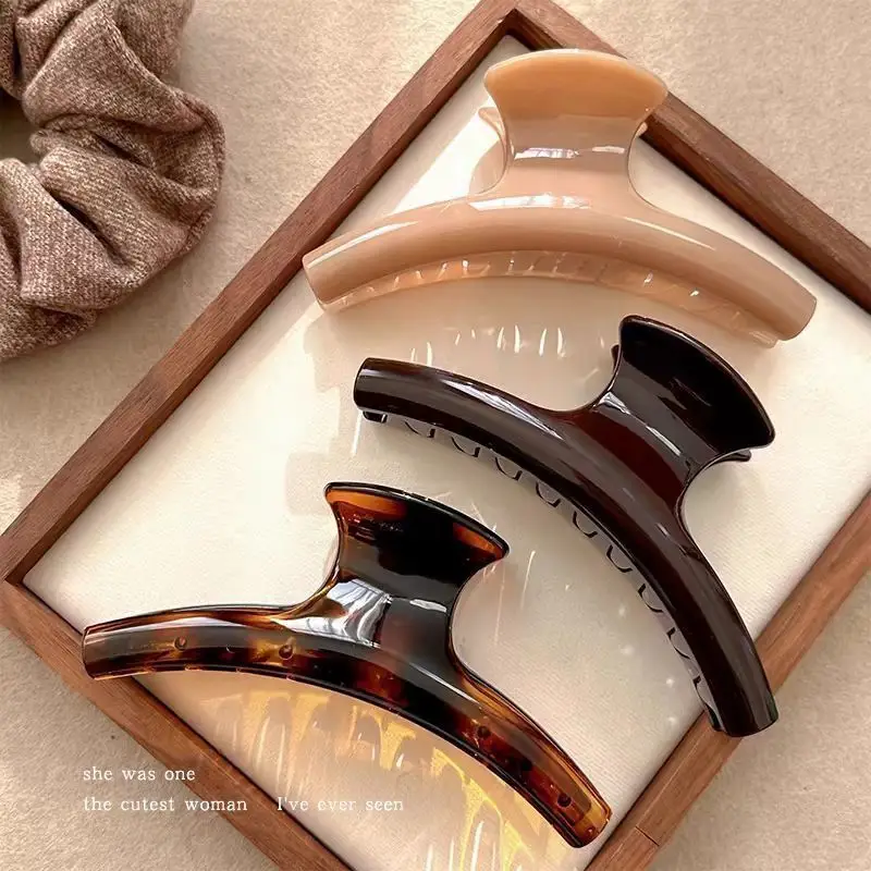 French-Style Oversized Curved Hair Clip for Women — feature 6