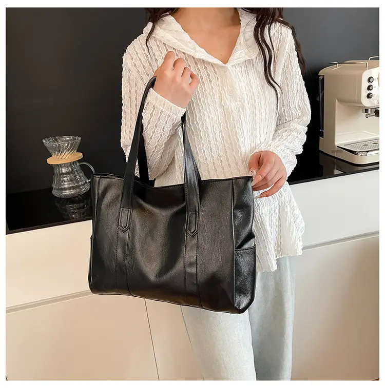 Red Leather Vintage Shoulder Bag Large Capacity 2025 — feature 14