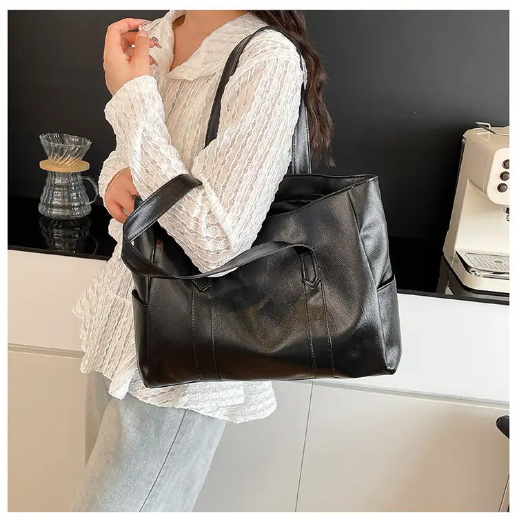 Red Leather Vintage Shoulder Bag Large Capacity 2025 — feature 15