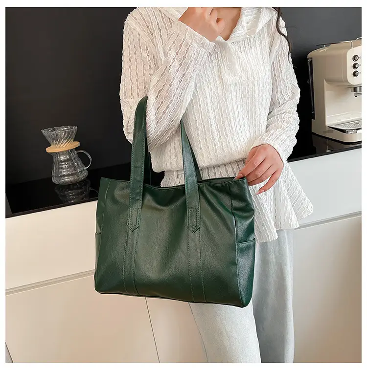 Red Leather Vintage Shoulder Bag Large Capacity 2025 — feature 16
