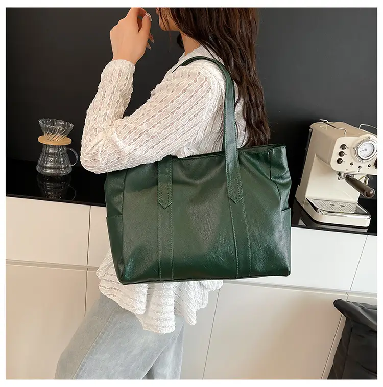 Red Leather Vintage Shoulder Bag Large Capacity 2025 — feature 17