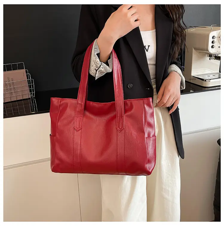 Red Leather Vintage Shoulder Bag Large Capacity 2025 — feature 18