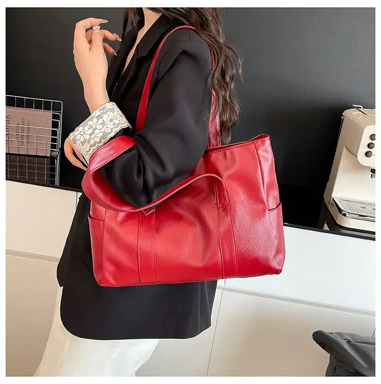 Red Leather Vintage Shoulder Bag Large Capacity 2025 — feature 19