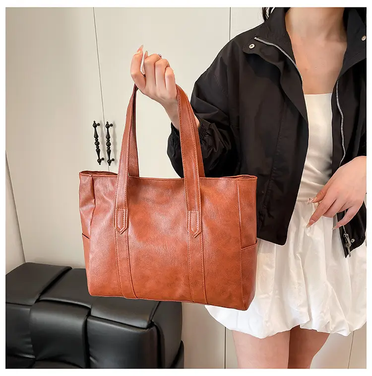Red Leather Vintage Shoulder Bag Large Capacity 2025 — feature 22