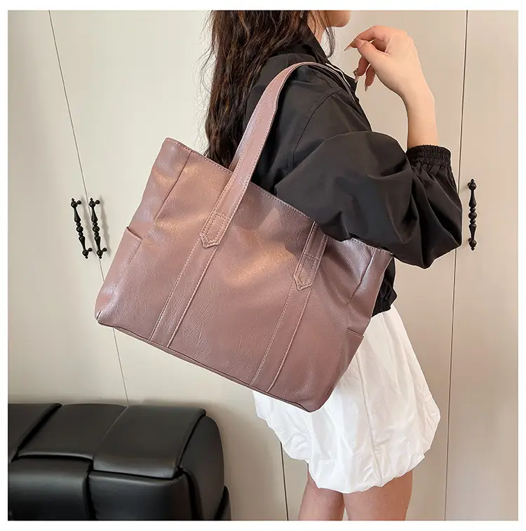 Red Leather Vintage Shoulder Bag Large Capacity 2025 — feature 25