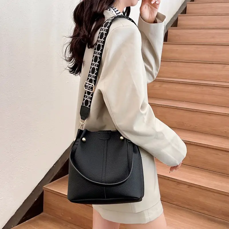 Black Korean Textured Shoulder Bag for Women - Image 6