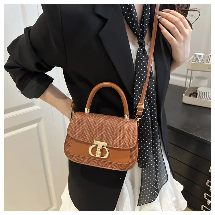 2025 New High-End Beige White Embroidered Shoulder Bag — feature 20