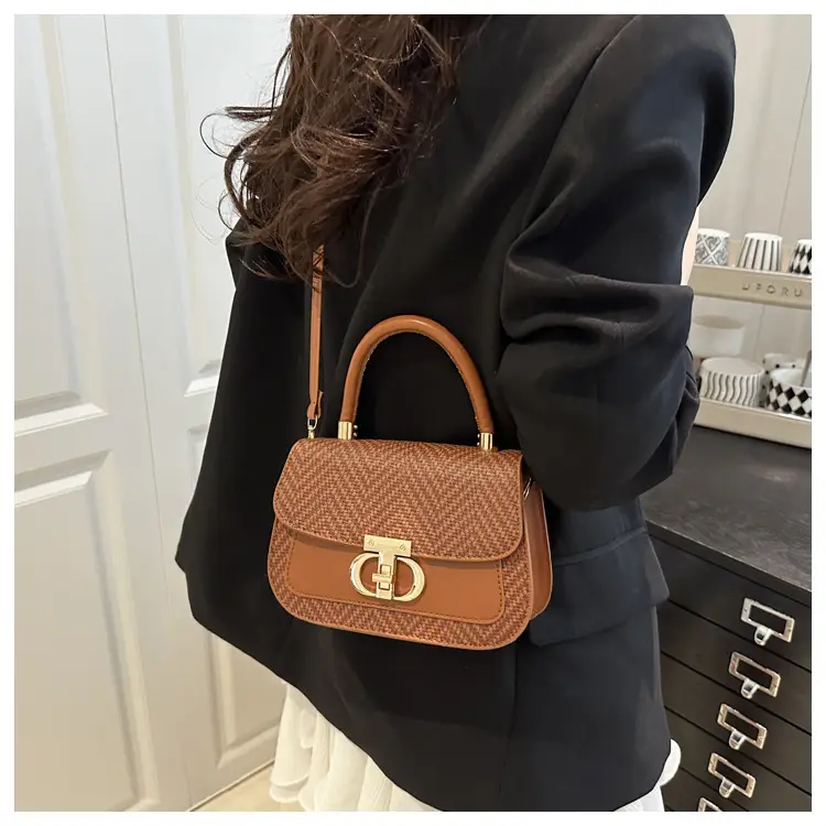 2025 New High-End Beige White Embroidered Shoulder Bag — feature 21
