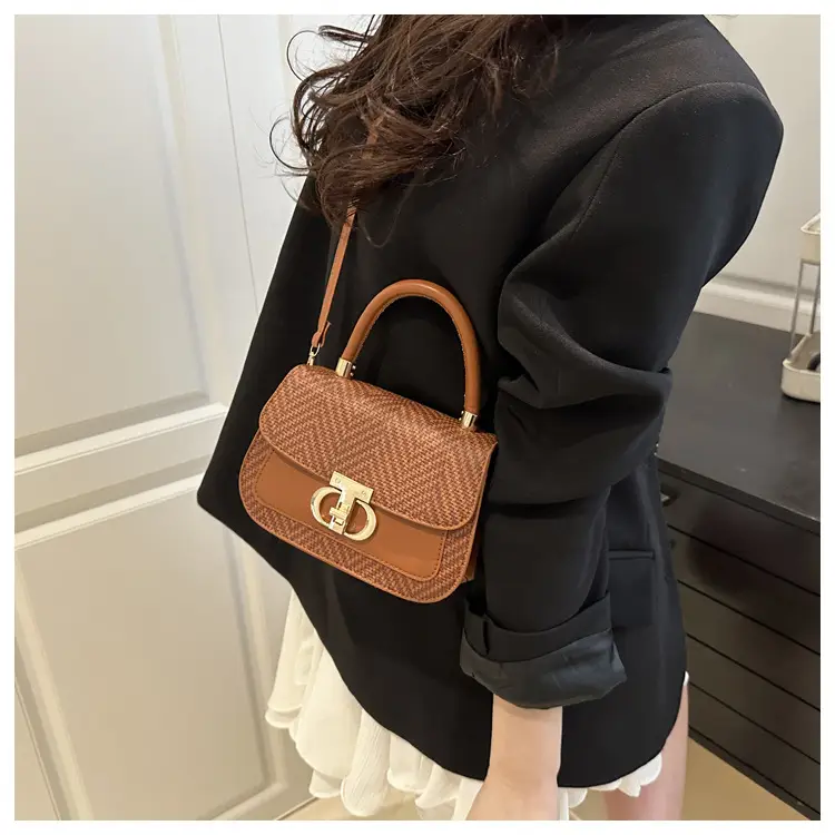 2025 New High-End Beige White Embroidered Shoulder Bag — feature 22