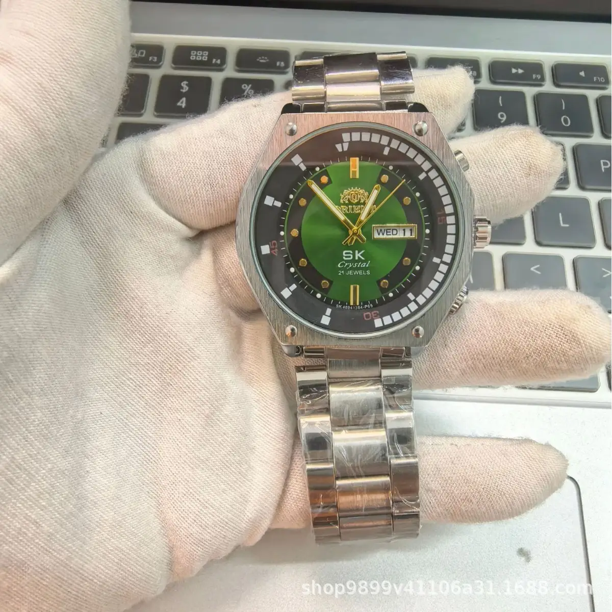 Men's Luminous Steel Band Quartz Watch with 3-Pin Display - Image 6