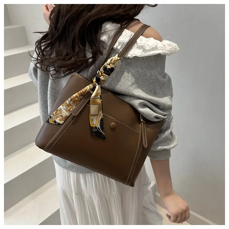Brown Leather Crossbody Bag with Gold Chain for Women — feature 14