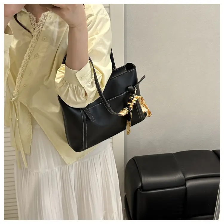Brown Leather Crossbody Bag with Gold Chain for Women — feature 17