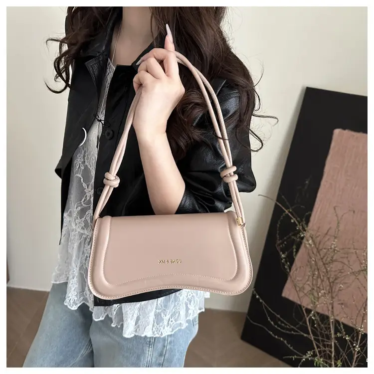 Vintage Letter Print Crossbody Bag Brown 2025 — feature 26