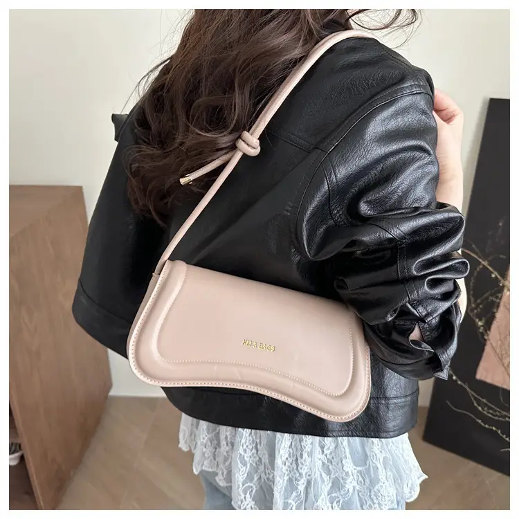 Vintage Letter Print Crossbody Bag Brown 2025 — feature 27