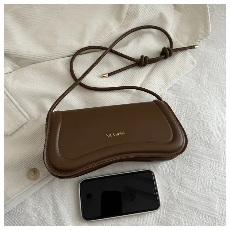 Vintage Letter Print Crossbody Bag Brown 2025 — feature 8