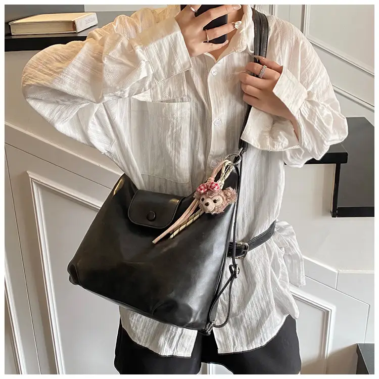 Women's Beige Leather Shoulder Bag with Unicorn Tassel — feature 10