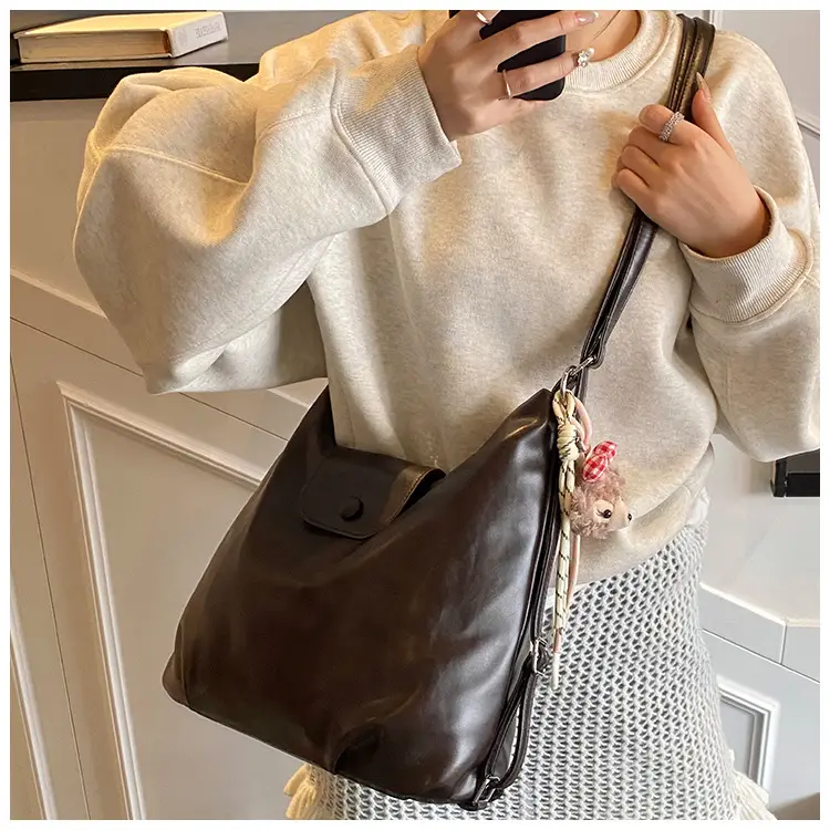 Women's Beige Leather Shoulder Bag with Unicorn Tassel — feature 12