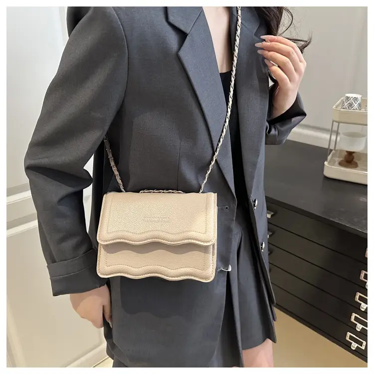 Women's Brown Leather Crossbody Bag 2025 New Style — feature 10