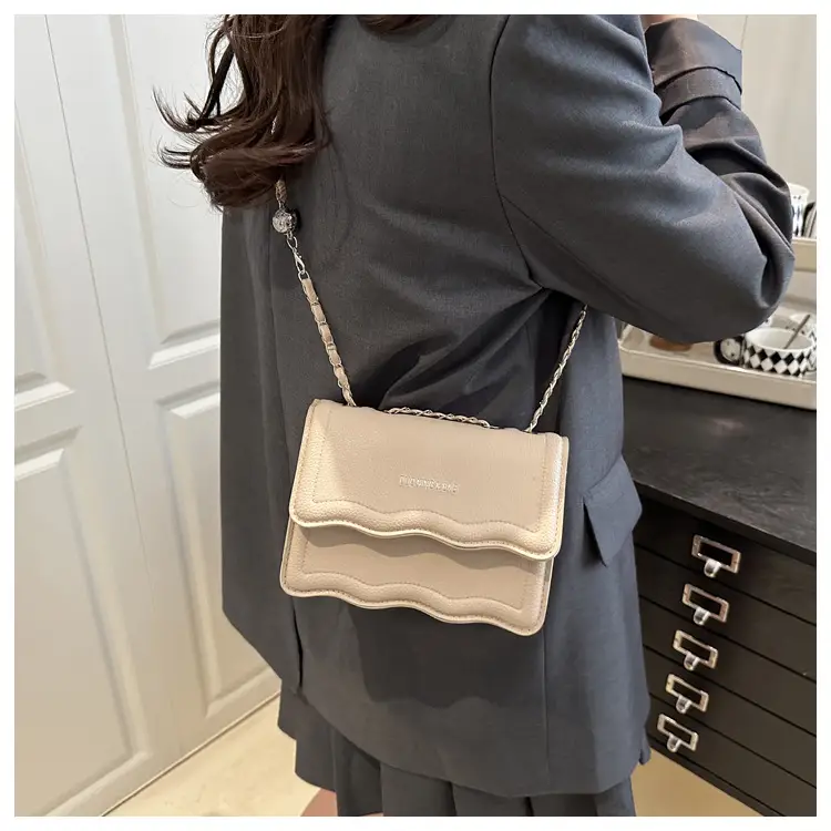 Women's Brown Leather Crossbody Bag 2025 New Style — feature 12