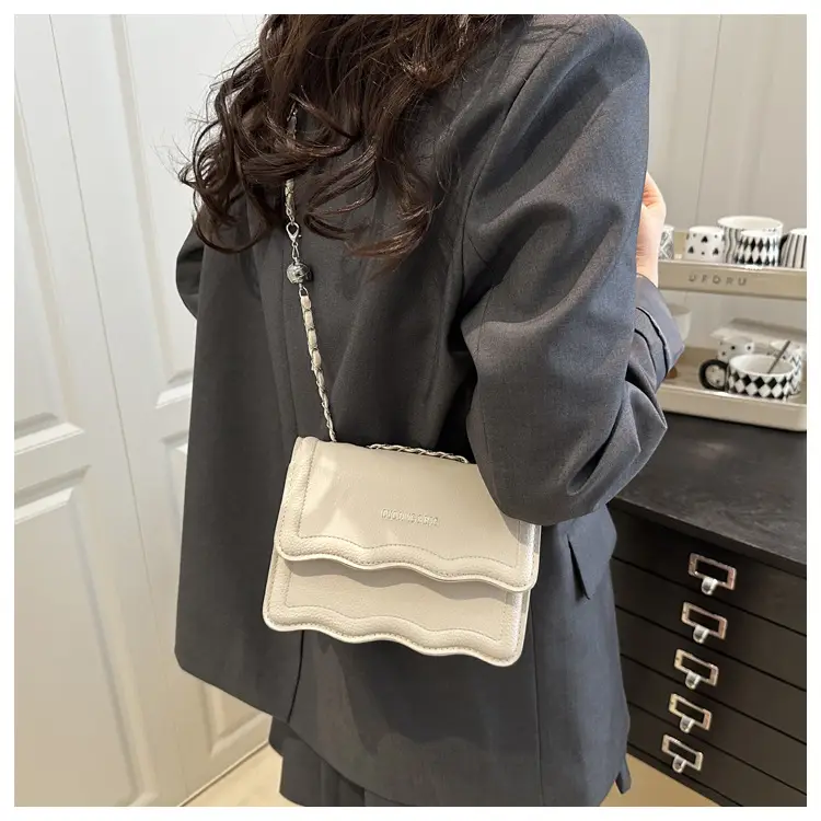 Women's Brown Leather Crossbody Bag 2025 New Style — feature 8