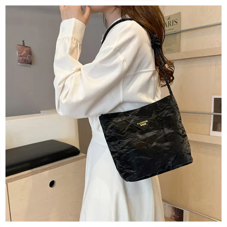 2025 New Fashion Women's Handbag Simple Solid Color
