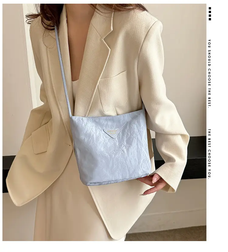 2025 New Fashion Women's Handbag Simple Solid Color — feature 1