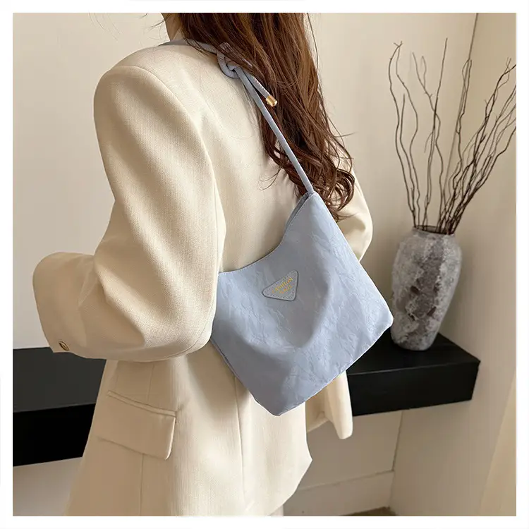 2025 New Fashion Women's Handbag Simple Solid Color — feature 13