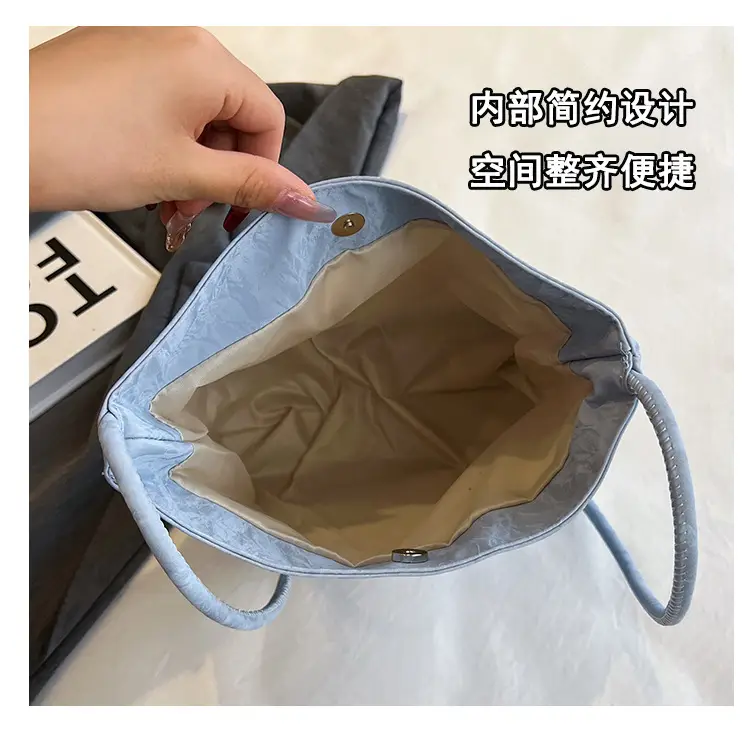 2025 New Fashion Women's Handbag Simple Solid Color — feature 9