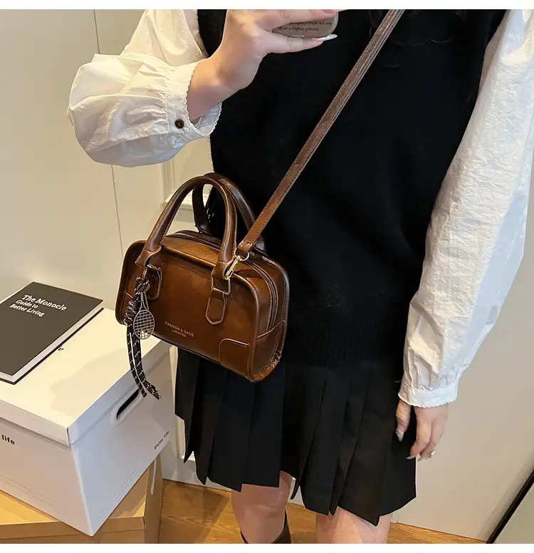Retro Brown & Cream Shoulder Bag for Women 2025 — feature 17